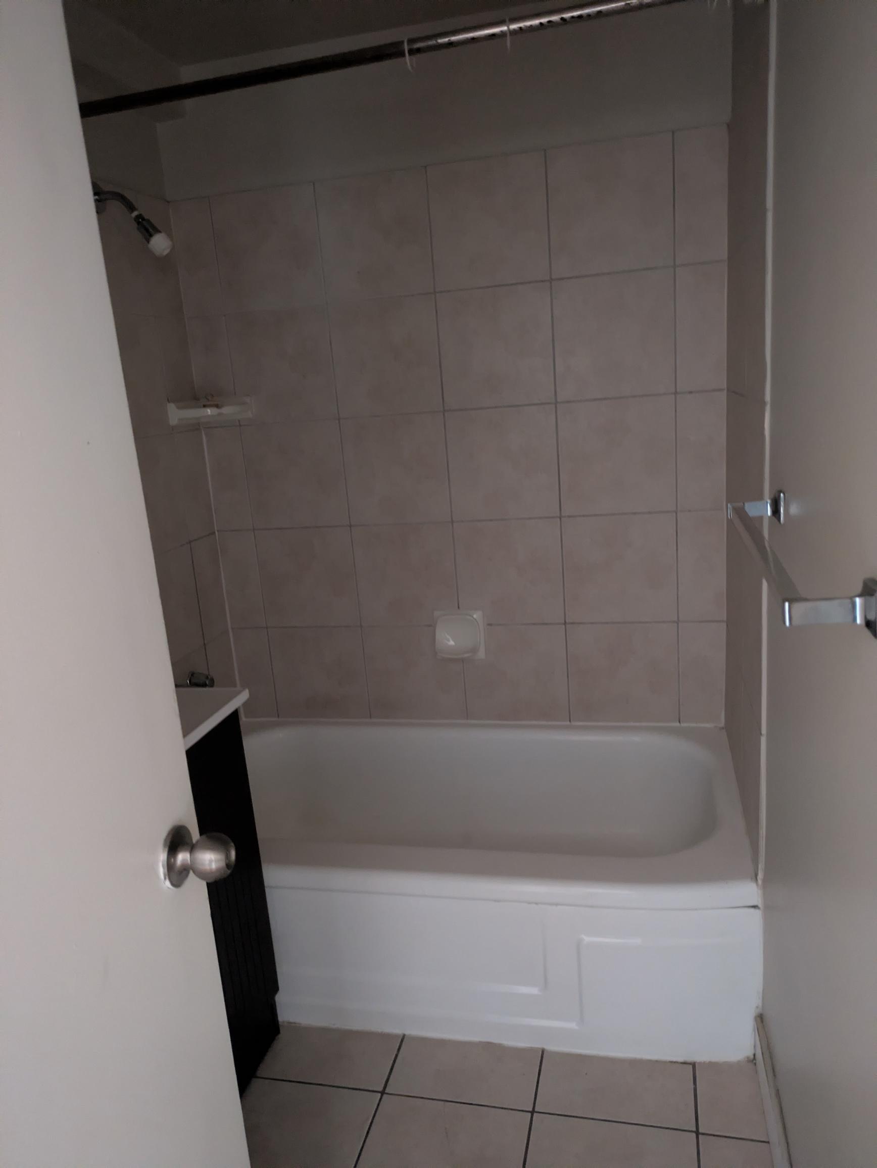 Frontenac Apts - 1 Bedroom 5