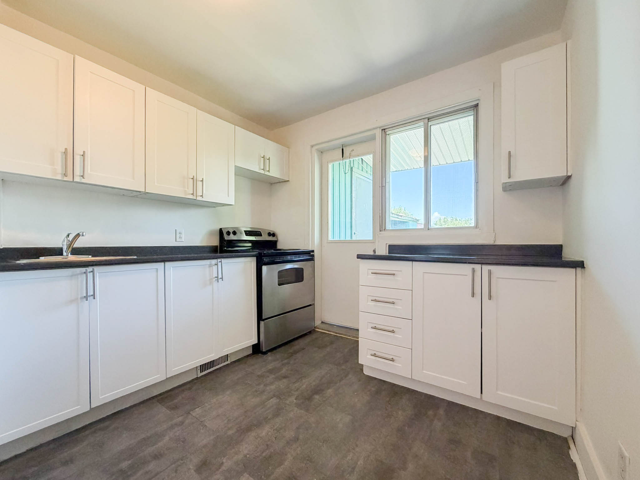 Rue Deguire Apartments - Saint Laurent 3 Bedroom 4
