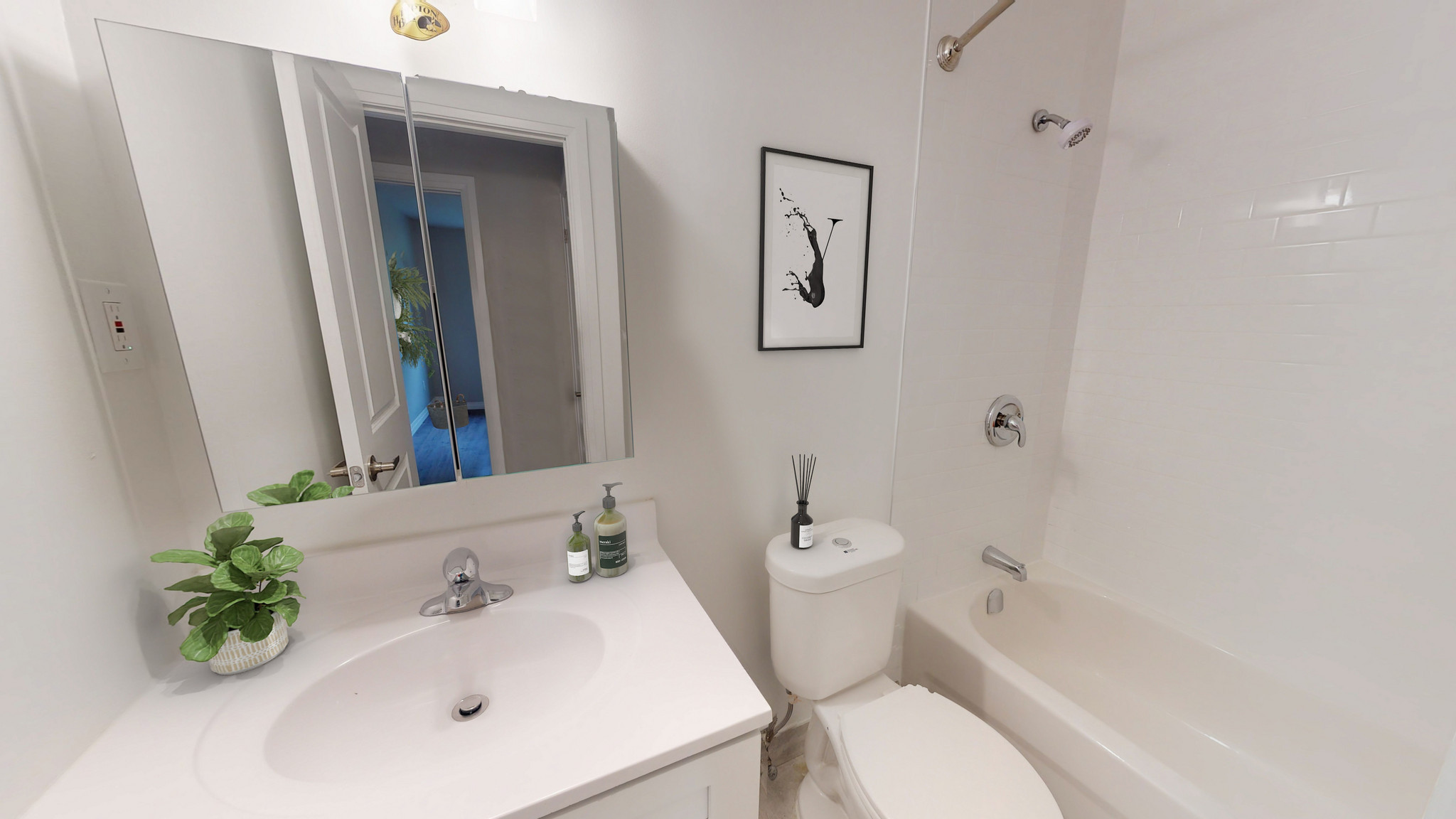 323 Niagara Blvd - 2 bedrooms 2