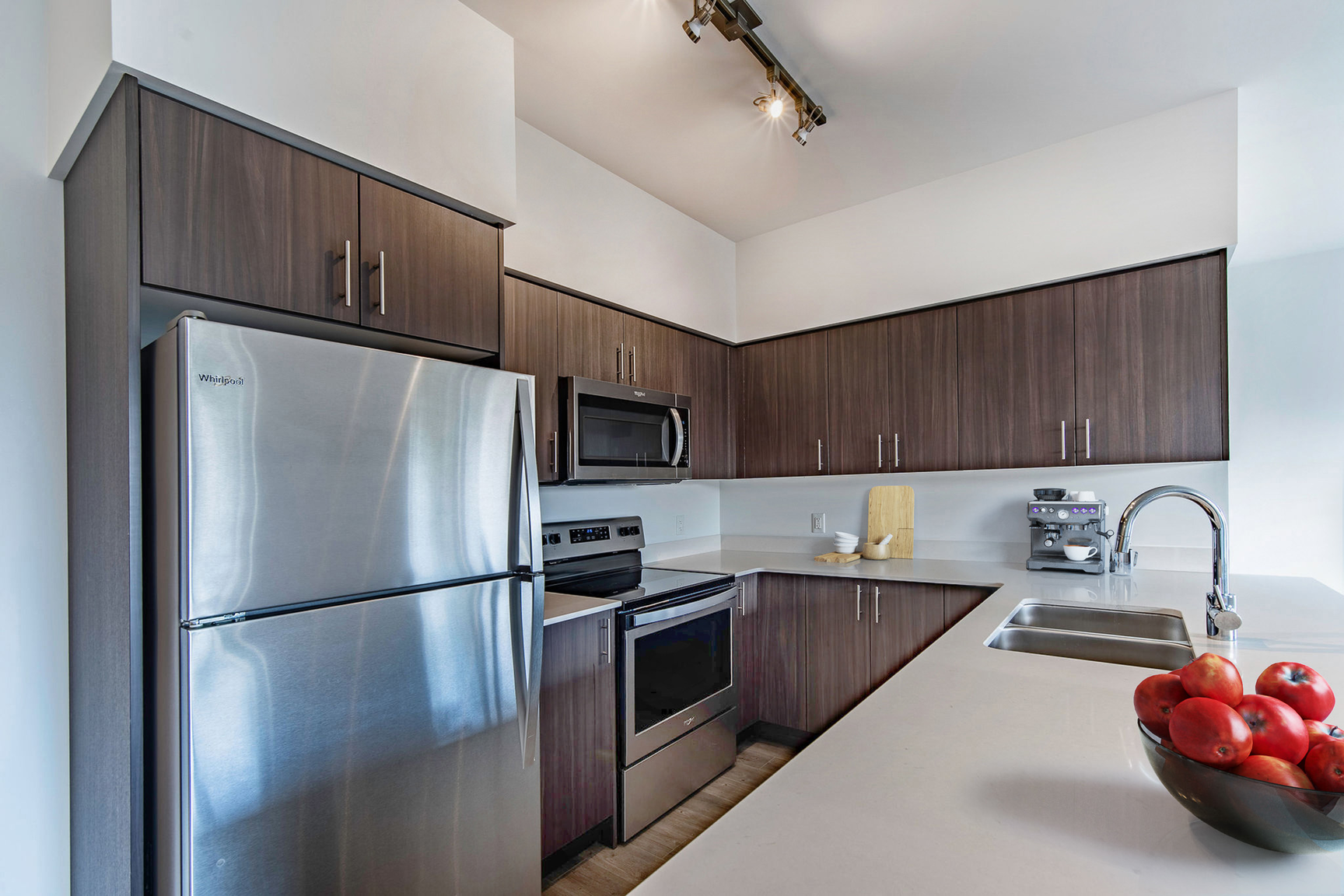 Aurora - 2 Bedrooms + 2 Bathrooms 2
