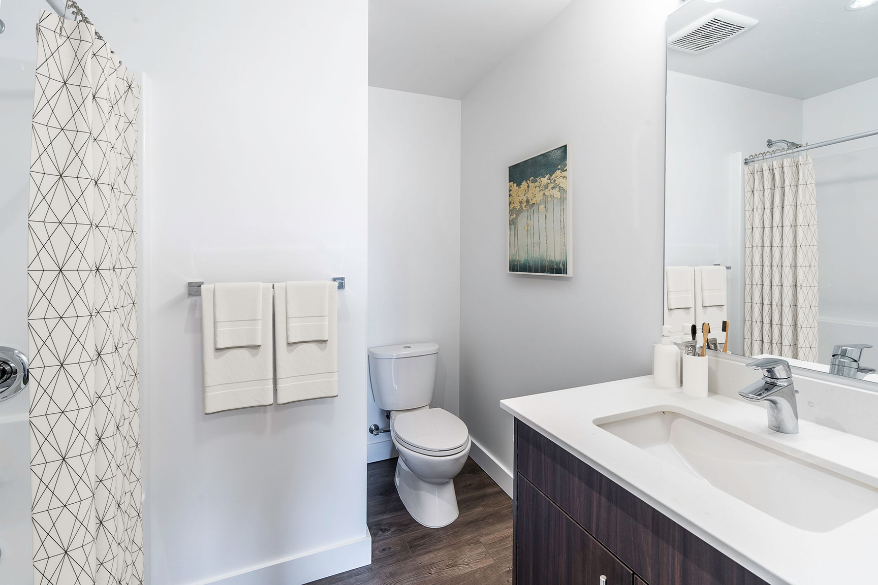 Aurora - 2 Bedrooms + 2 Bathrooms 3