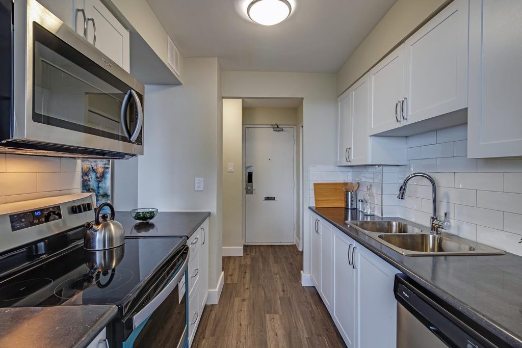 Danforth Apartments - Scarborough 2 Bedrooms 2