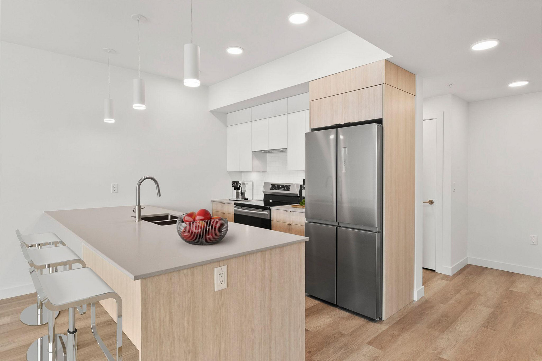 Ledge on Lakeshore - 2 Bed + Flex Room 2