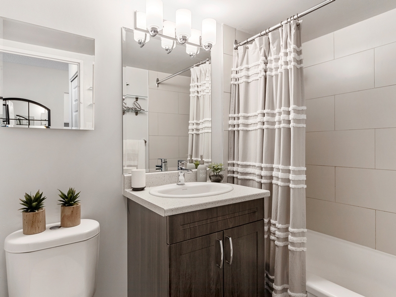 St. Laurent Boulevard - 1 Bedroom 4