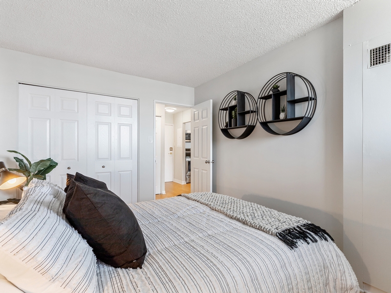 St. Laurent Boulevard - 1 Bedroom 3