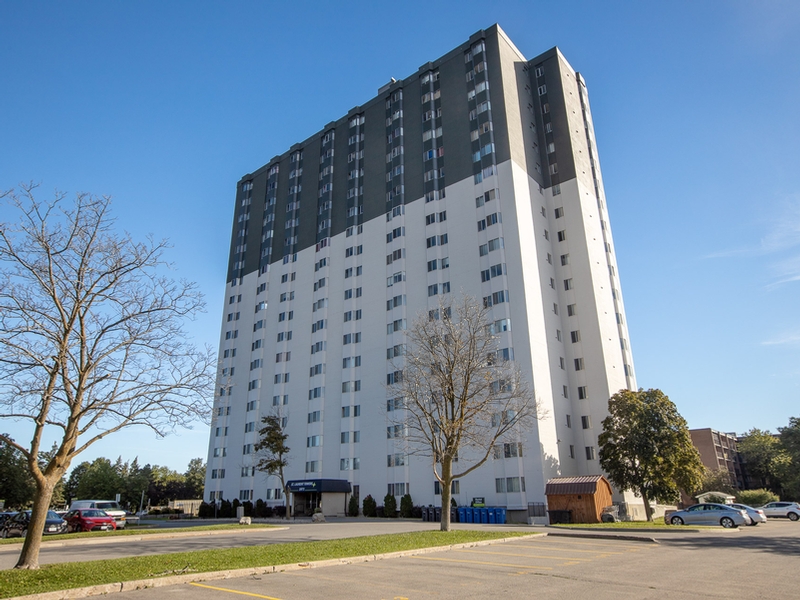 St. Laurent Boulevard - 2 Bedrooms 2