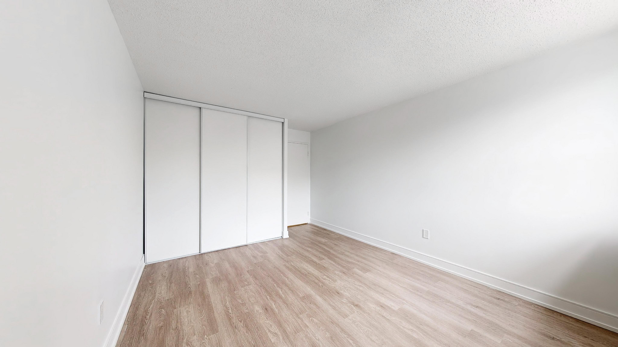 560 Proudfoot Lane - Empress Gate Apartments - 1 Bedroom 4