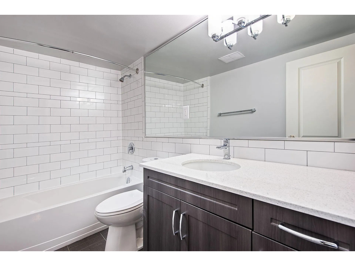 3311 Bathurst Street - Studio 4