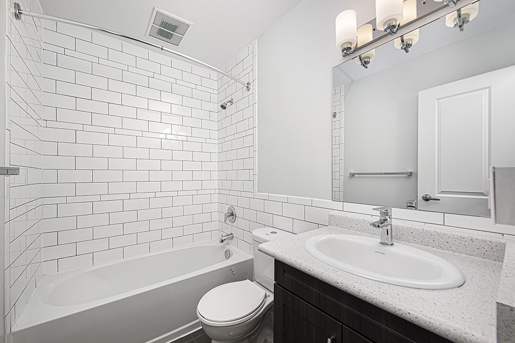 Willow Lake Lodge - Burnaby 2 Bedrooms 4