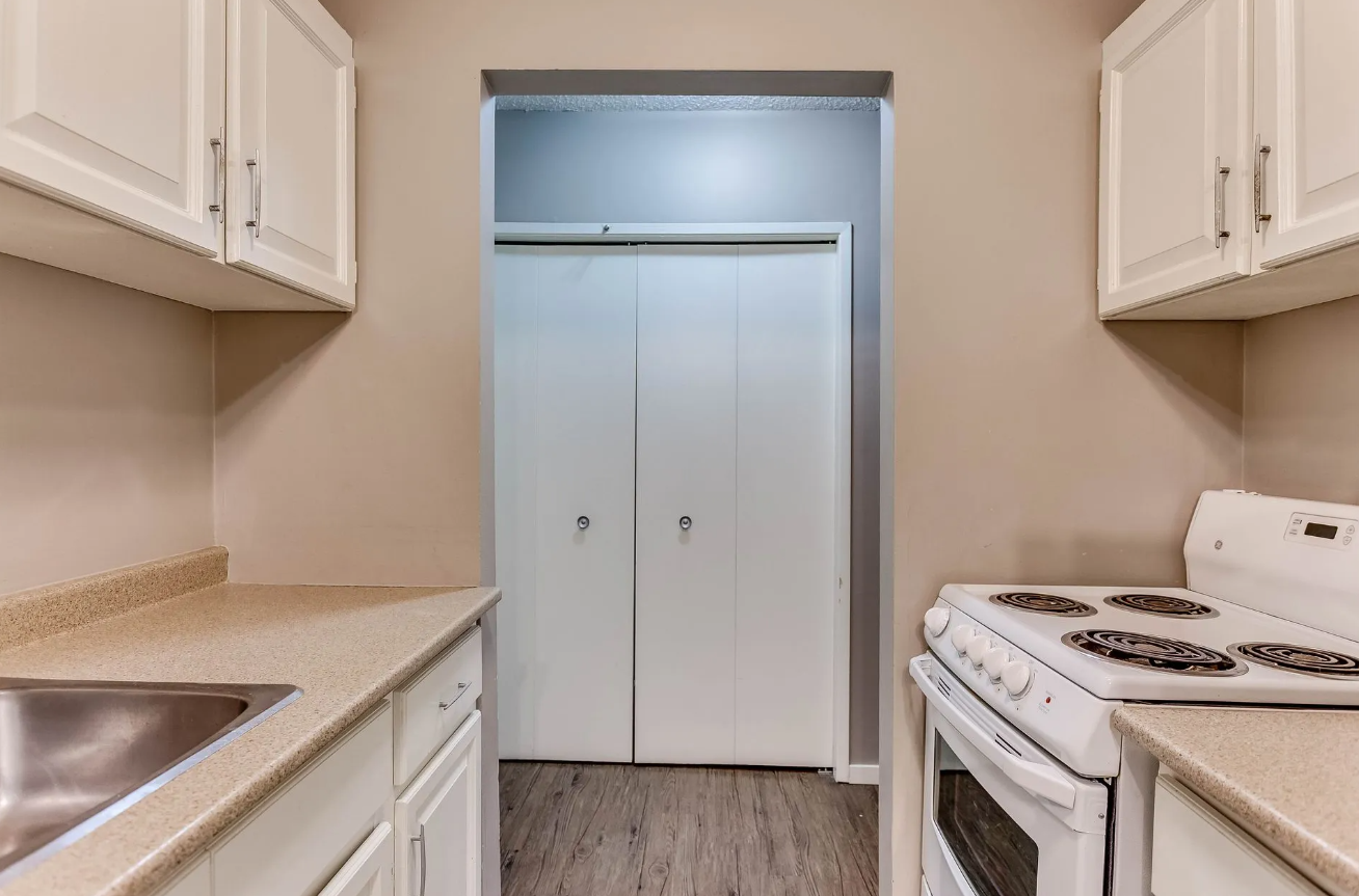 Elliston Place Apartments - 1 Bedroom 1 Bath 3