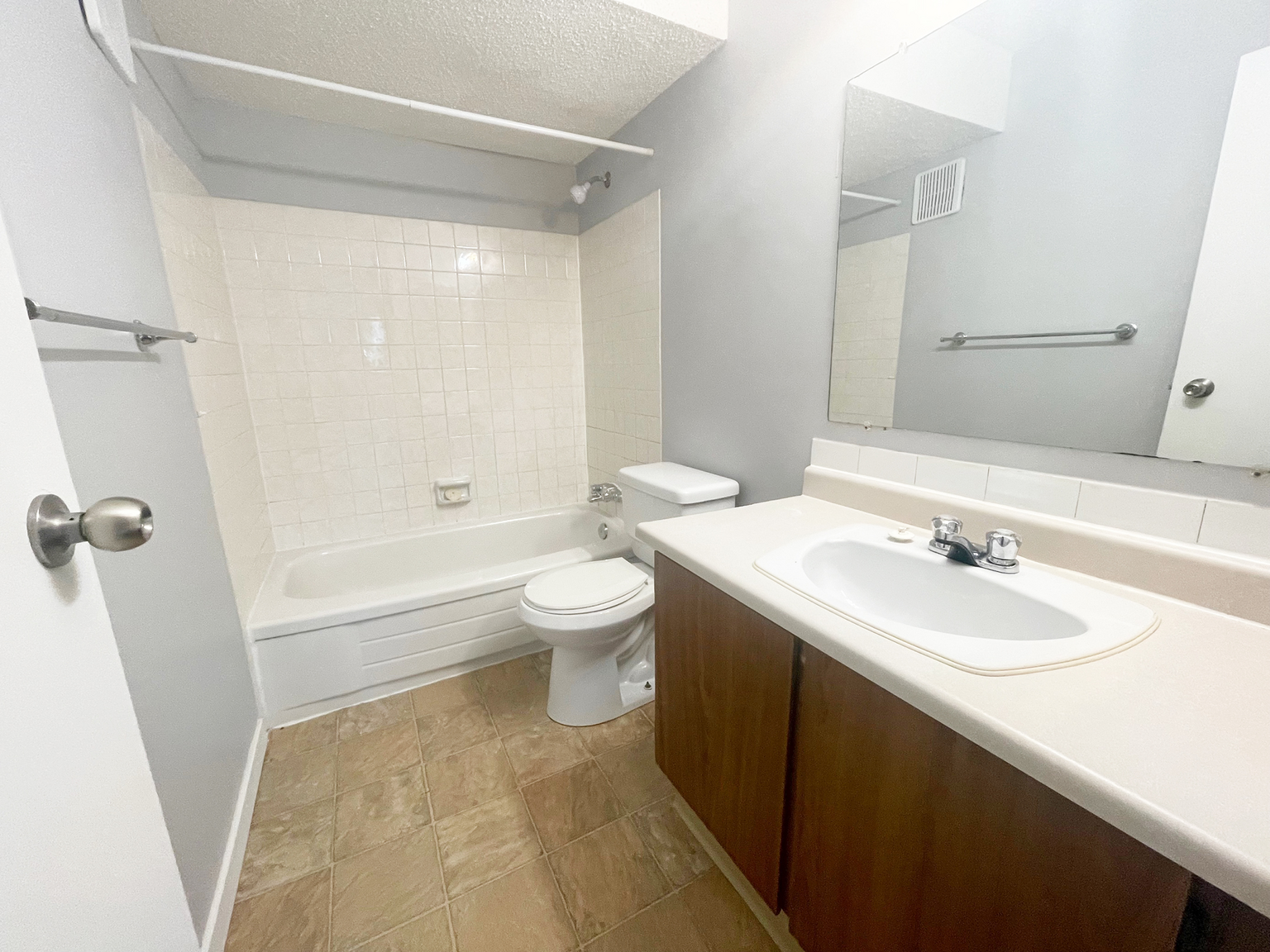 Manhattan Place - 2 Bedroom 1.5 Bath 3