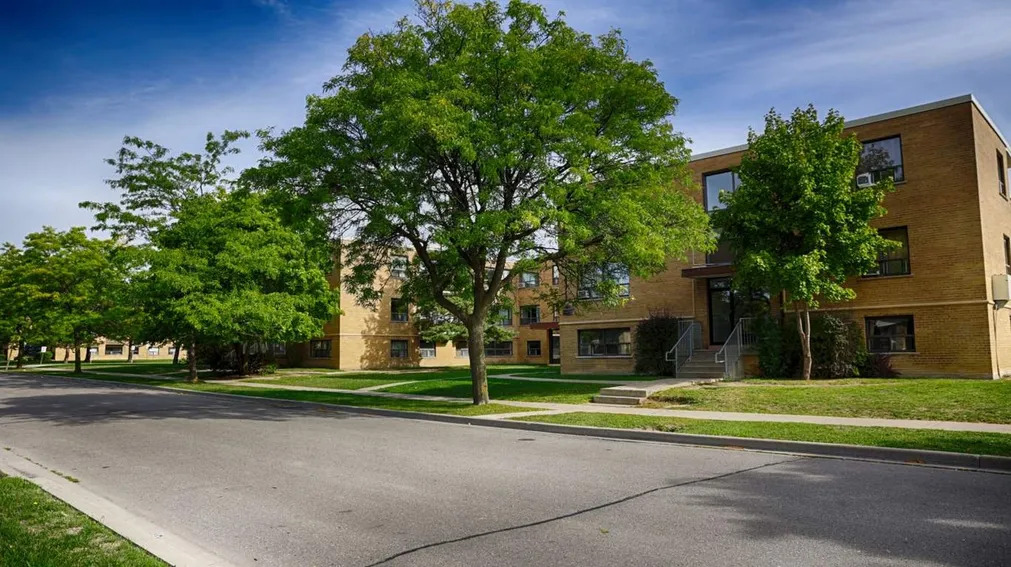 The Jansusie, Ruby & Sabs Gardens - Etobicoke 1 Bedroom 2