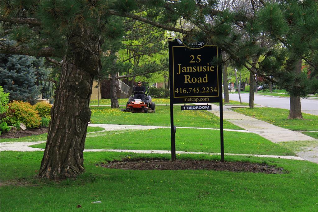 The Jansusie, Ruby & Sabs Gardens - Etobicoke 1 Bedroom 4