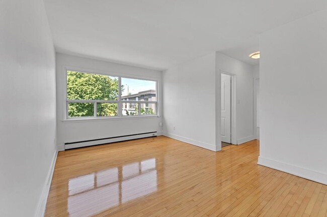 389-401 Yonge Street Apartments - 2 Bedrooms 5