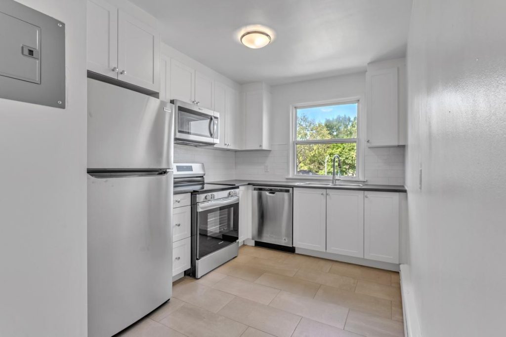 389-401 Yonge Street Apartments - 2 Bedrooms 3