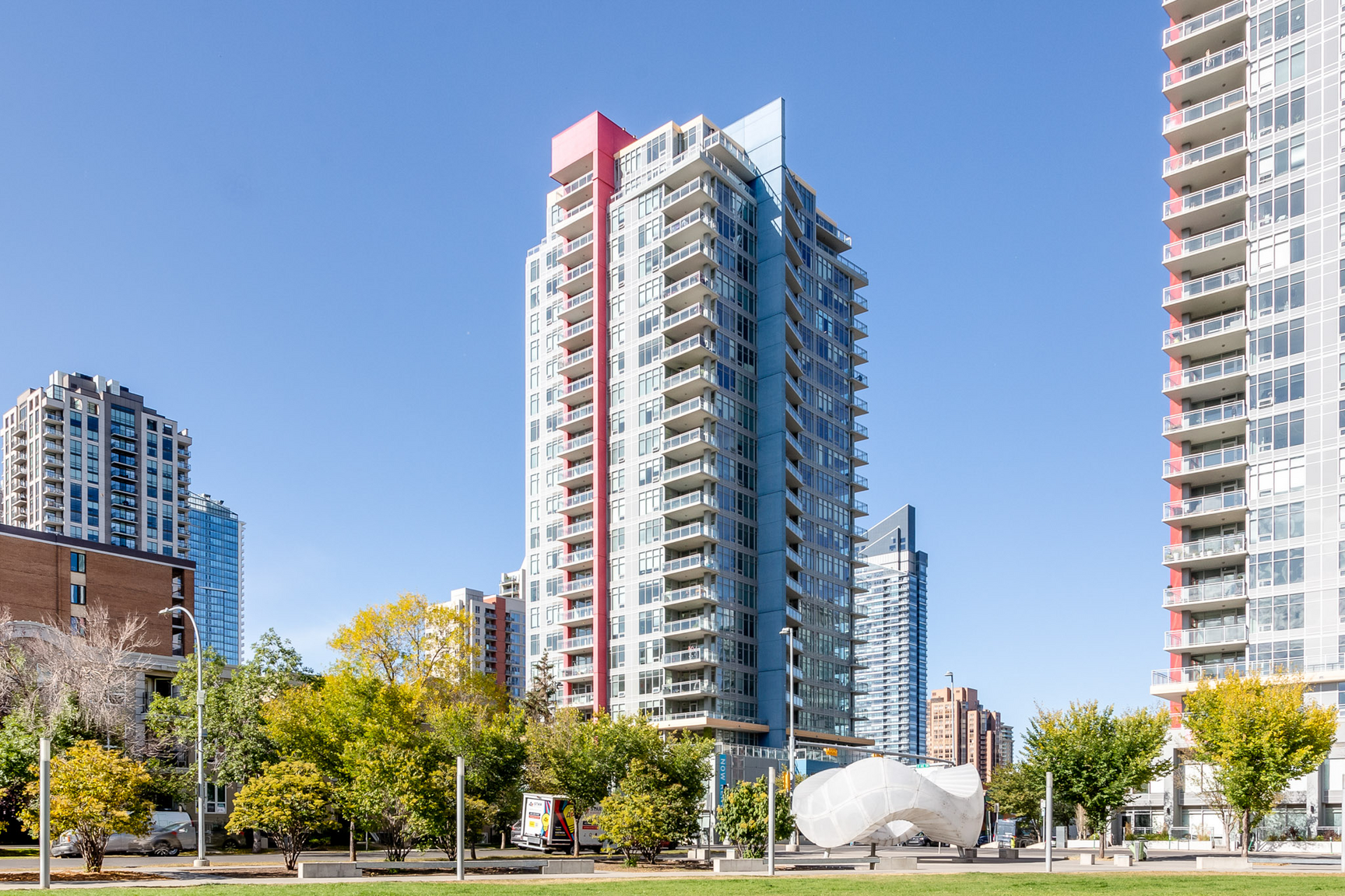 The Arch - 1 Bedroom + Den Townhouse 2