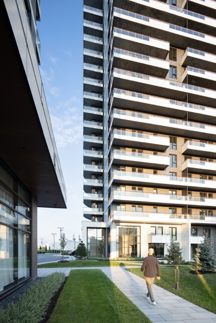 Central Parc Laval - 2 Bedroom (Jasmin) 3