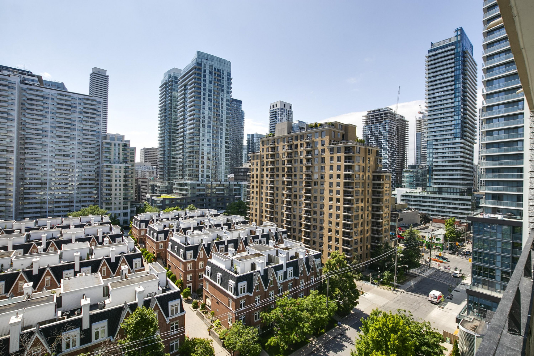 Redpath Towers - Bachelor 4