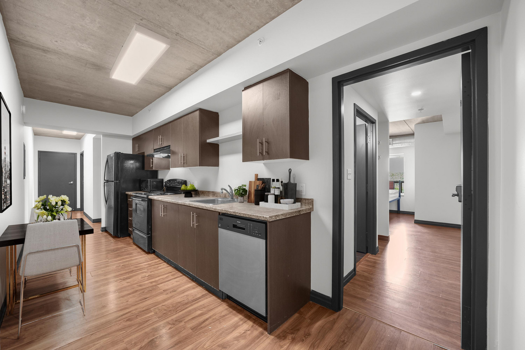 21 Columbia Street West - IMMEDIATE (12 Months) 3