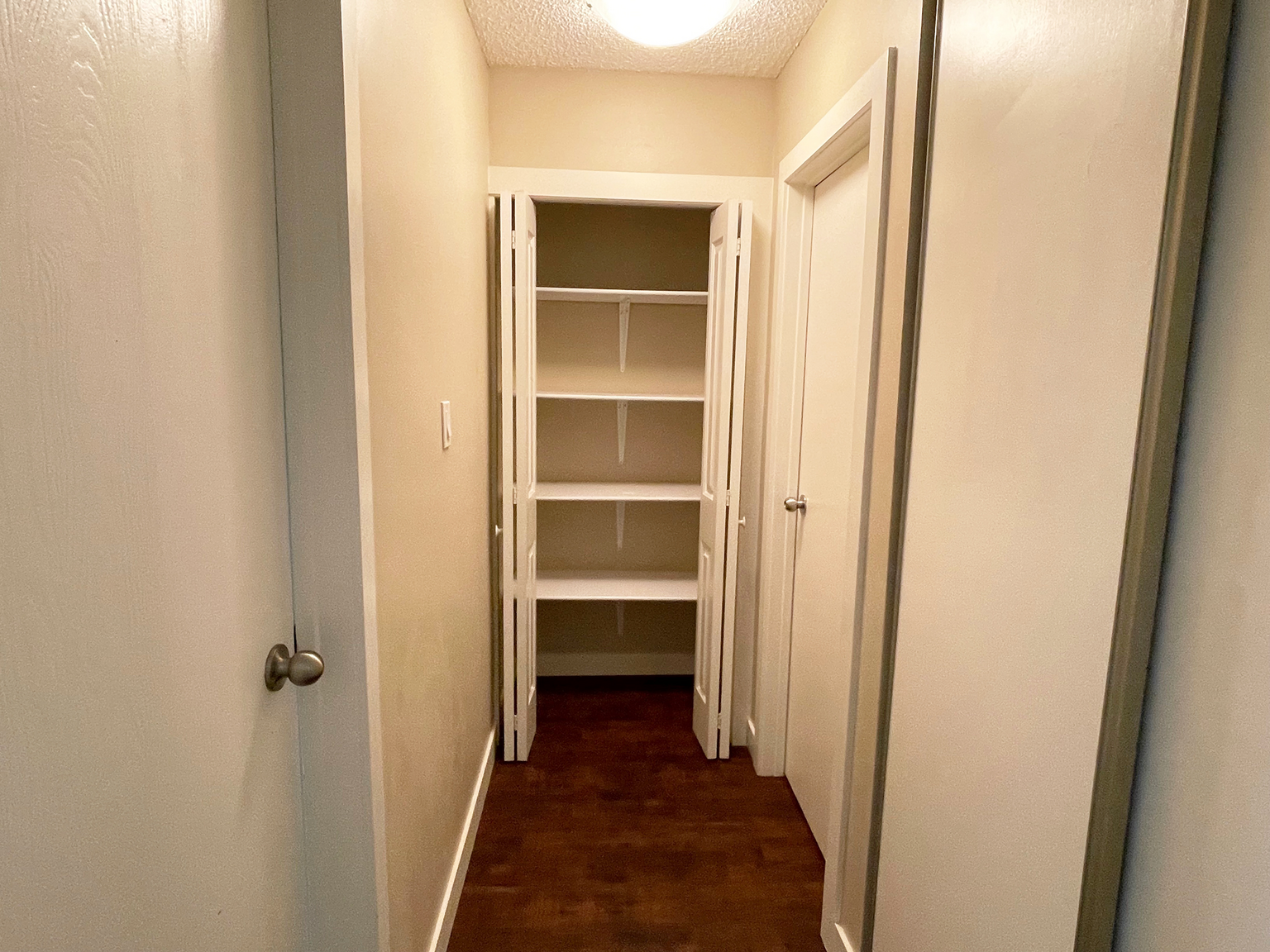 Riverside - 1 Bedroom 1 Bath 5