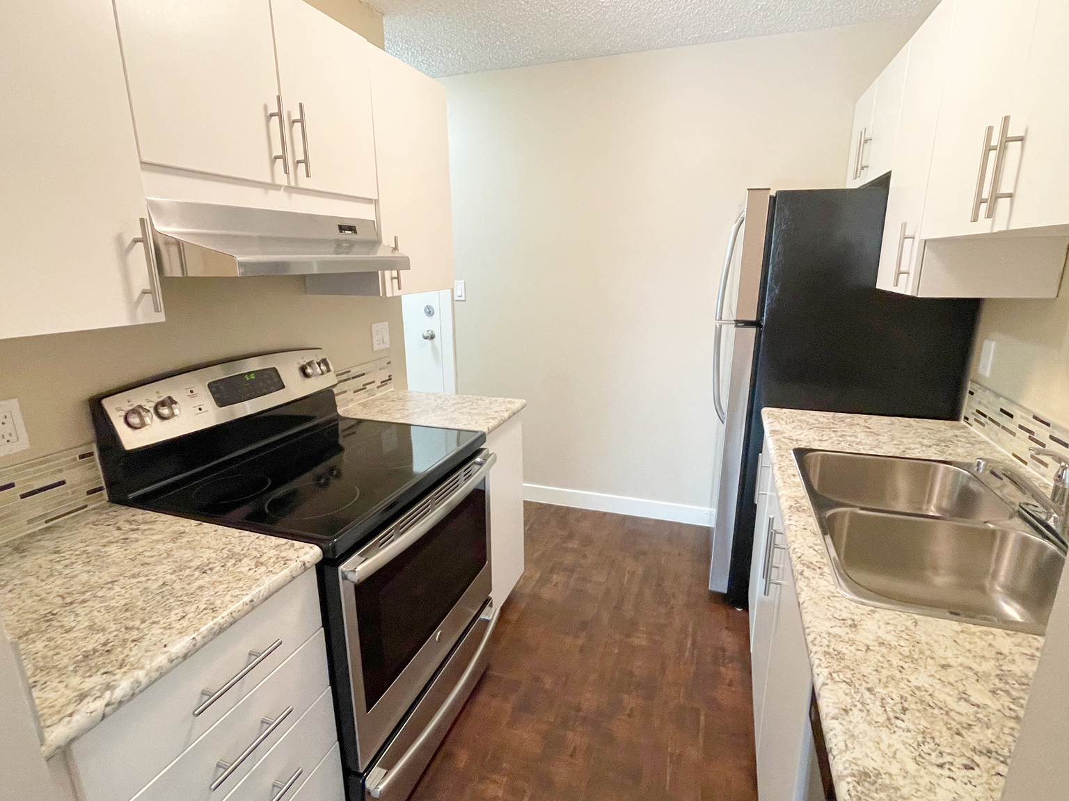 Riverside - 1 Bedroom 1 Bath 3
