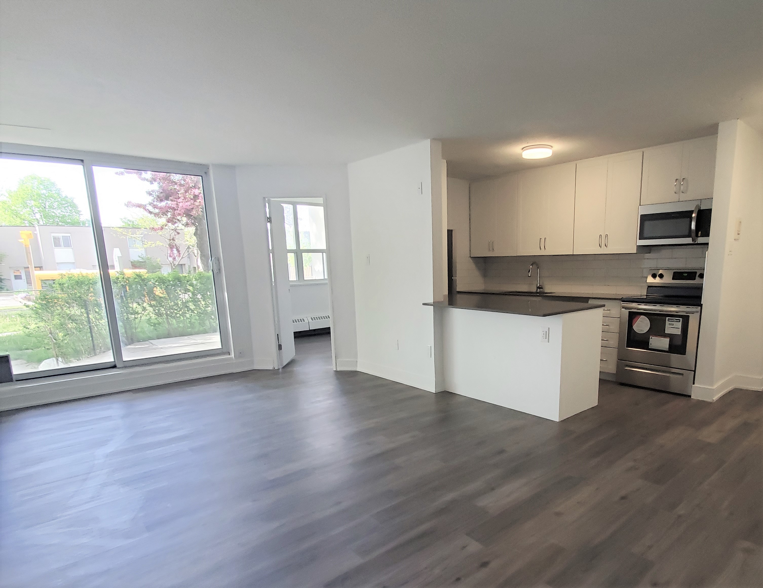 Yorkwoodsgate Apartments - North York 3 Bedroom 3