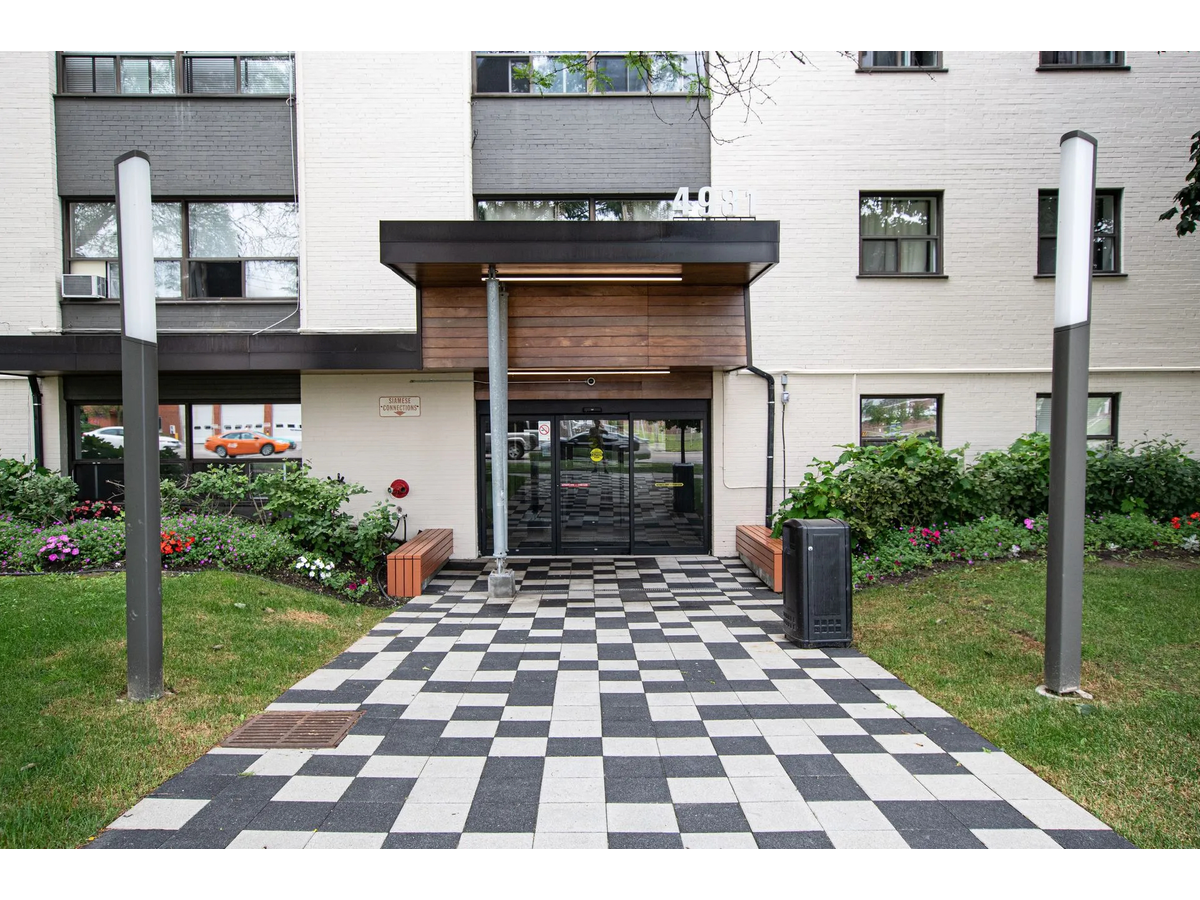 4981 Bathurst Street - 1 Bedroom 3
