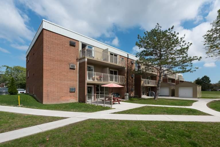 Meadowbrook Apartments . - 2 Bedroom 3