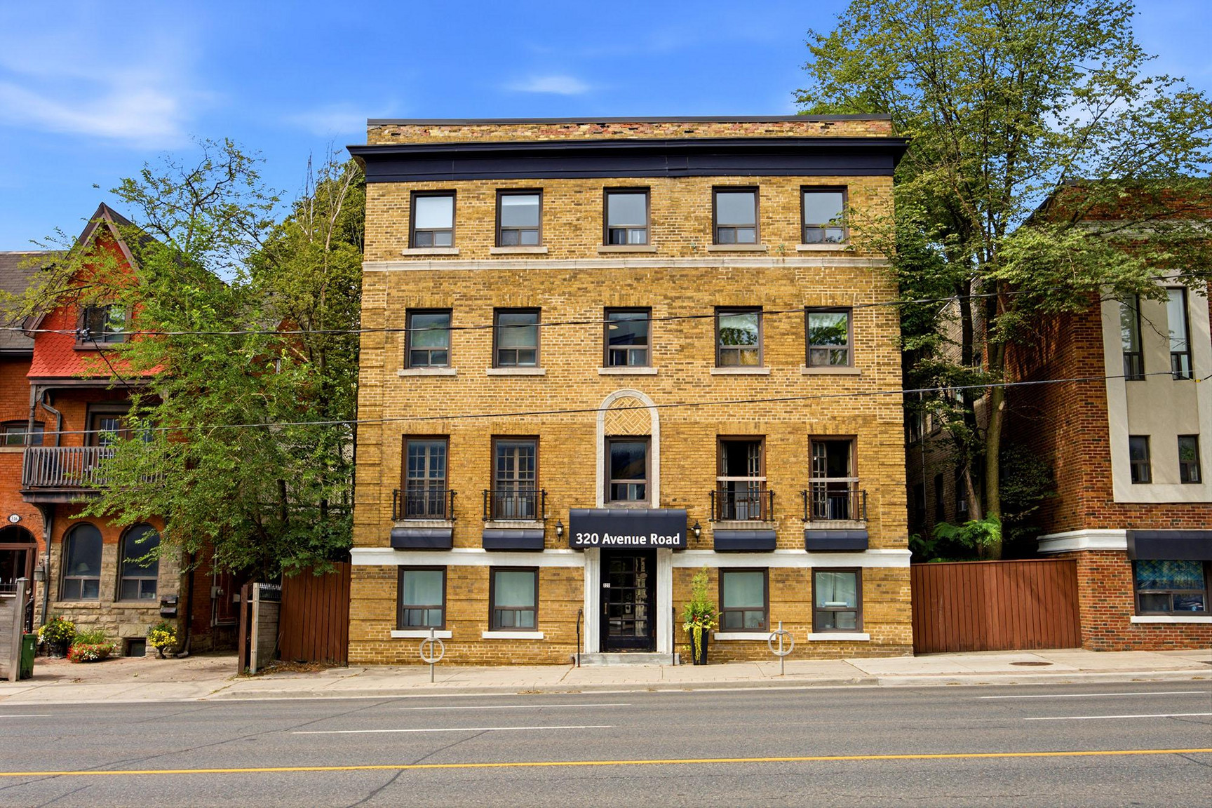 320-342 Avenue Road - 1bdrm 4