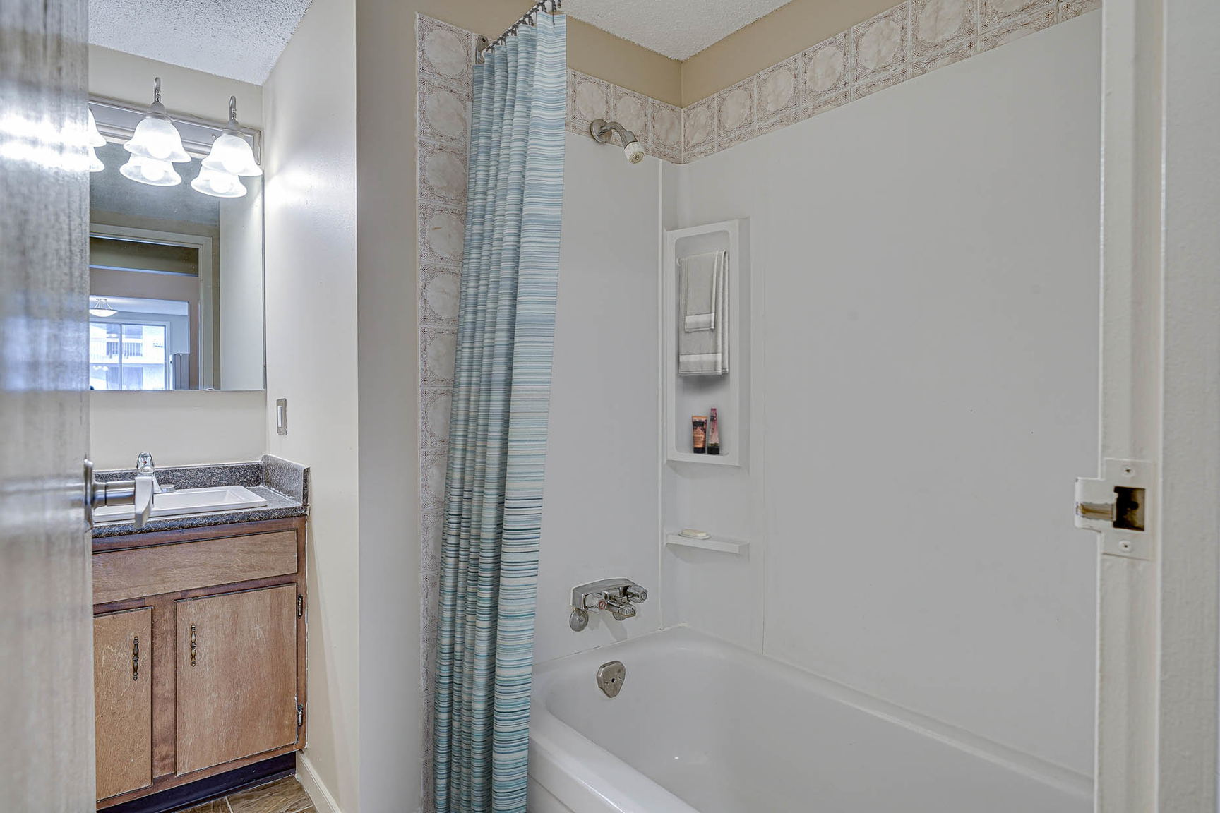 Regal Tower II - 2 Bedroom 4