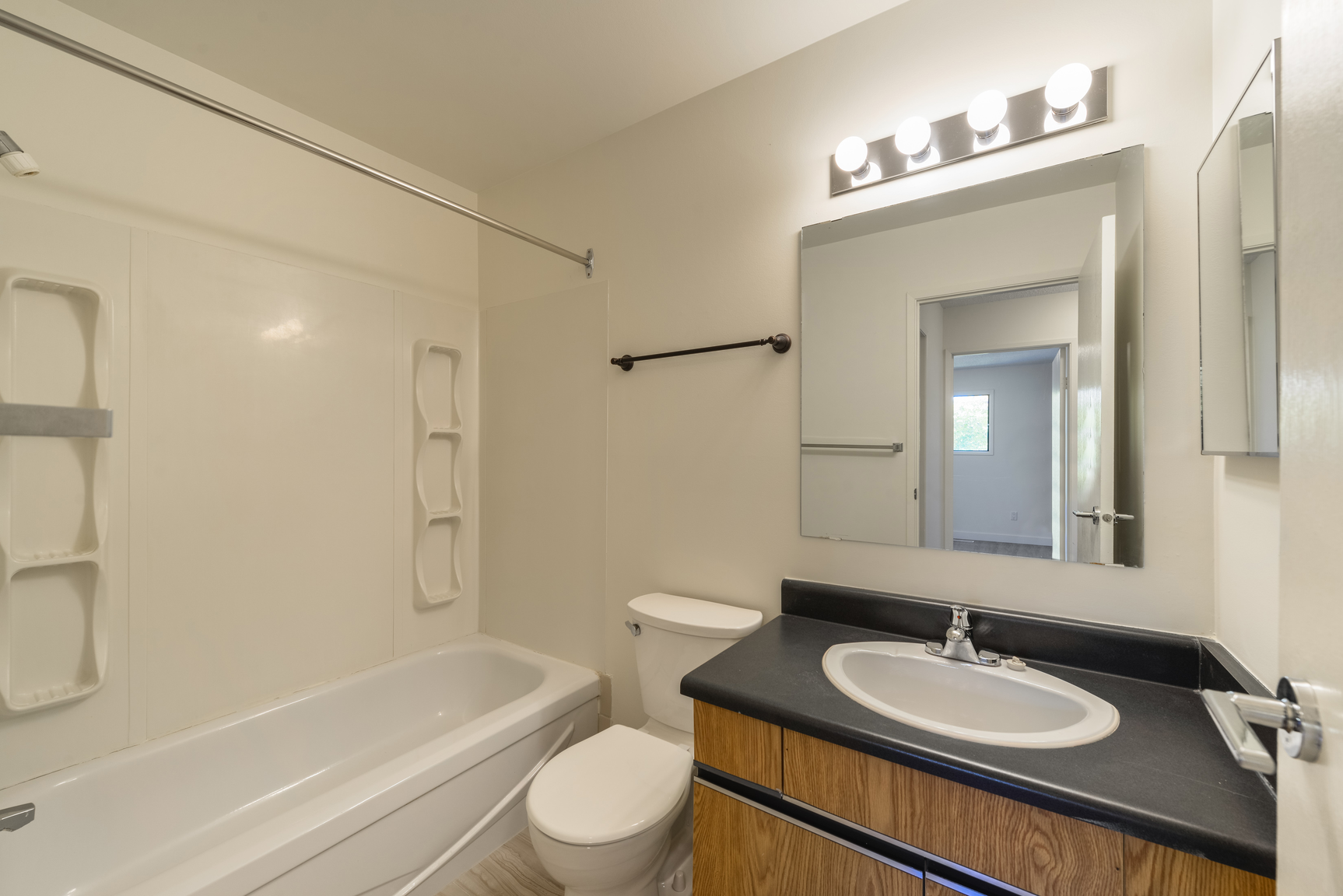 Warwick Apartments - 2 Bedroom 3