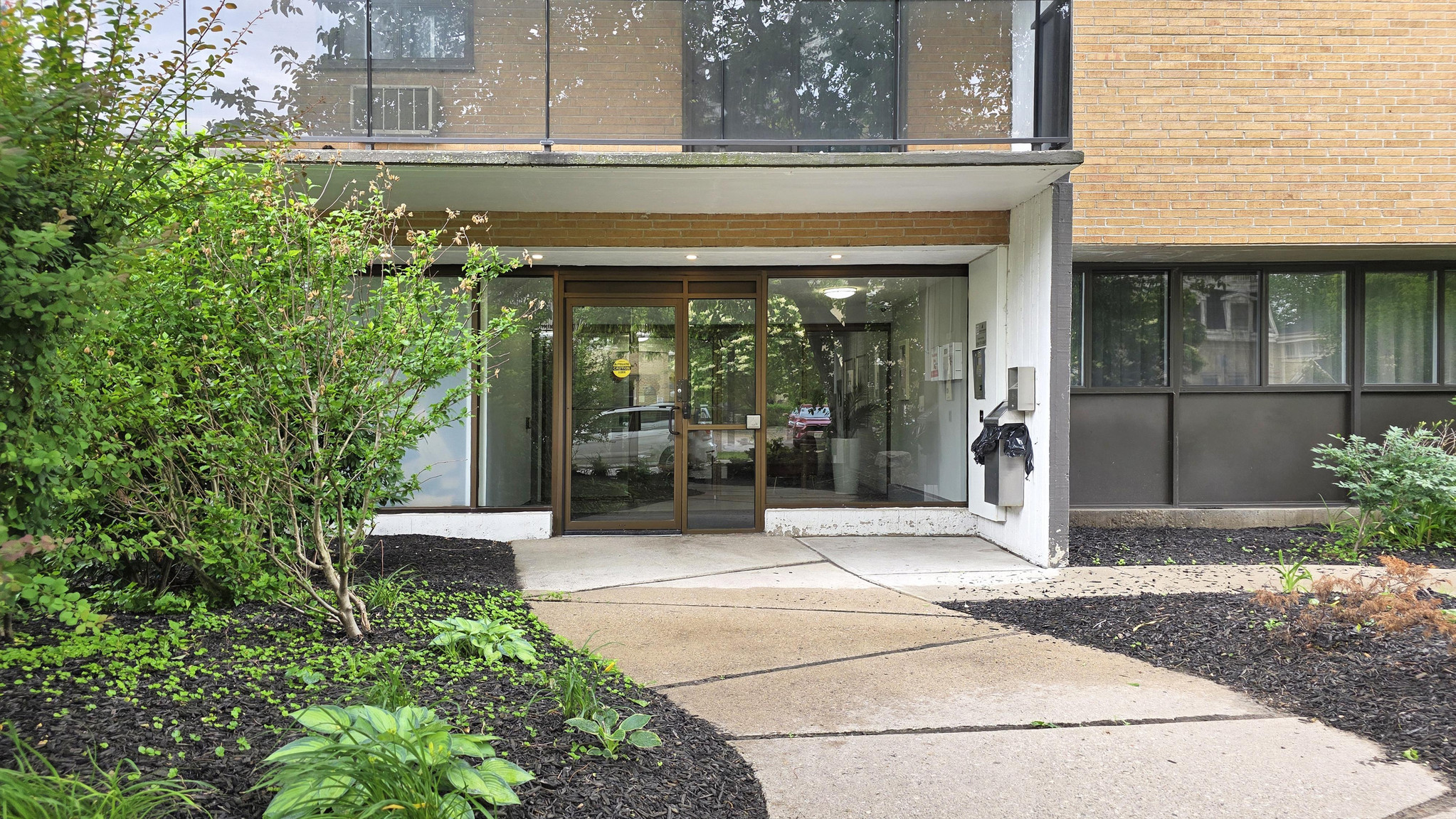 498 Queens Avenue - 2 Bedroom 2