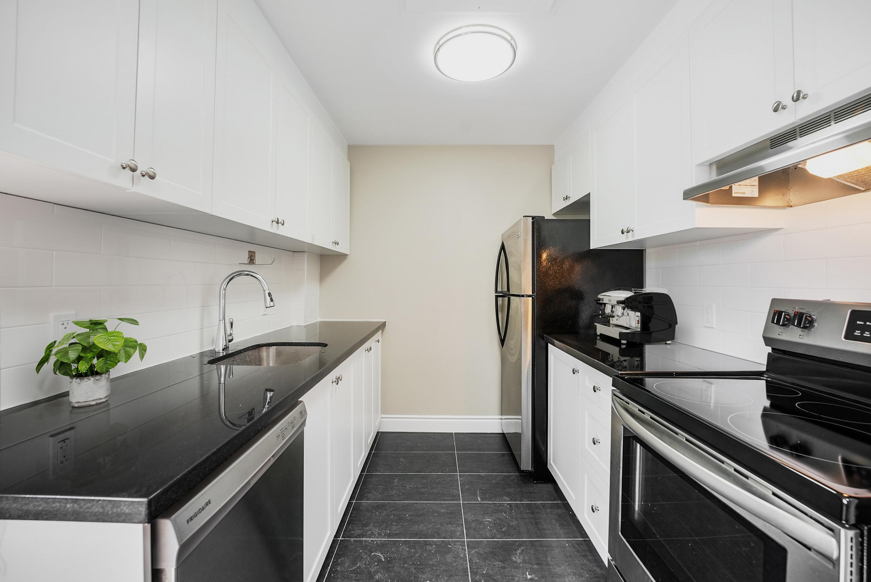 205 Oxford Street East - IMMEDIATE (12 Months)