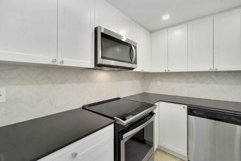 Villa Contessa - Vancouver 1 Bedroom 3