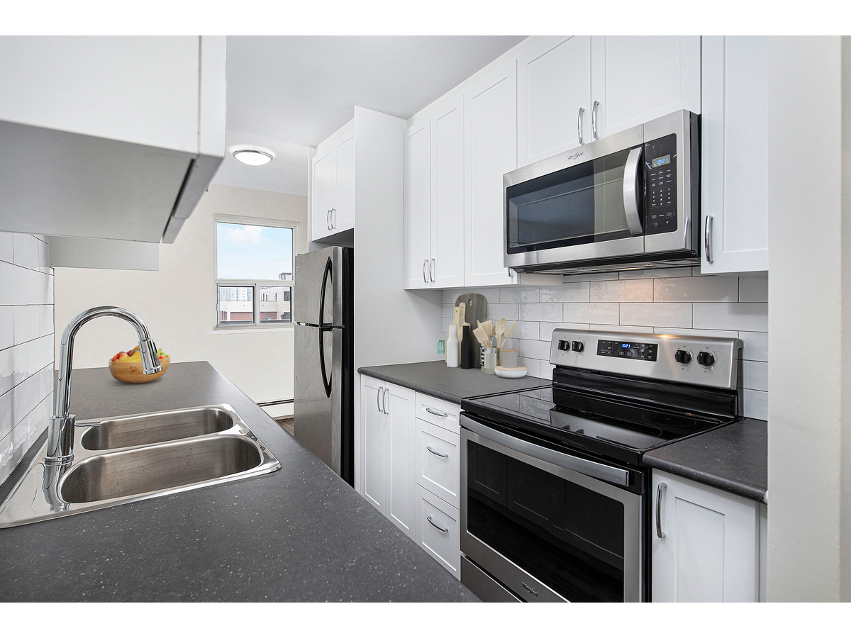 3894 Bathurst Street - 2 Bedroom 4