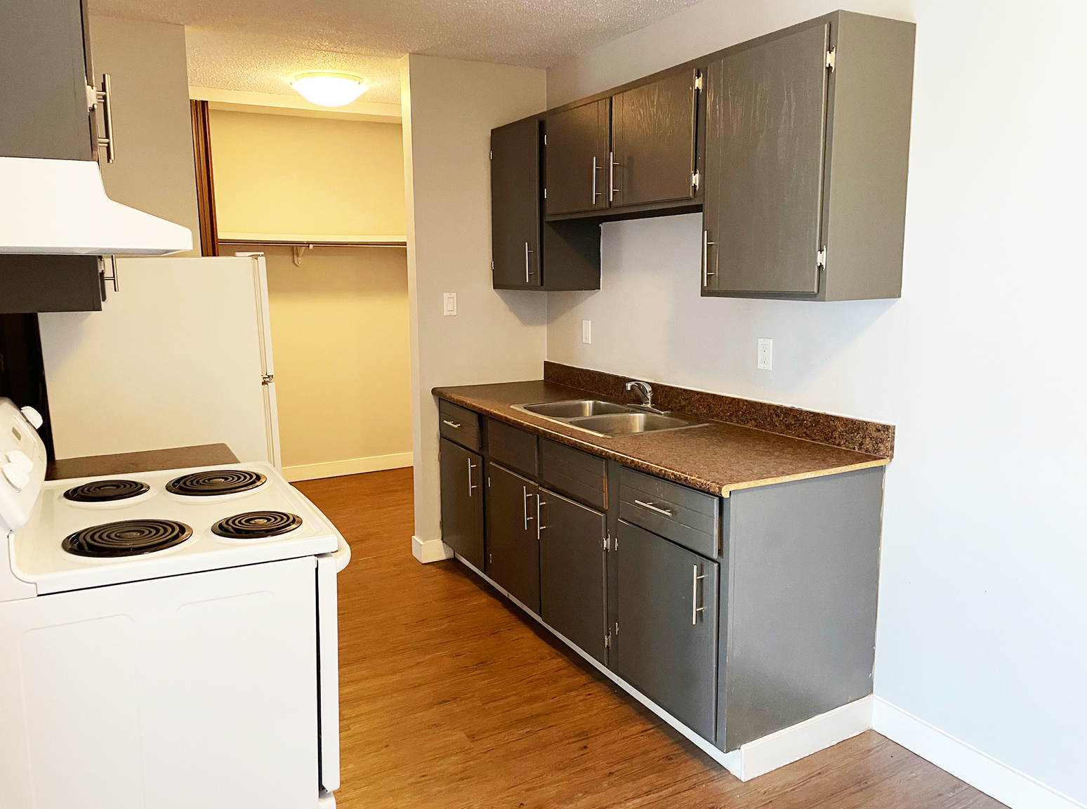 4 Nixon - 2 Bedroom 1 Bath 5