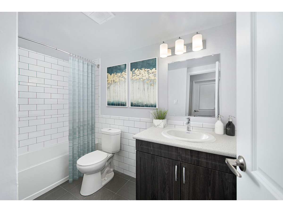 53 Adelaide Street North - 2bdrm 5
