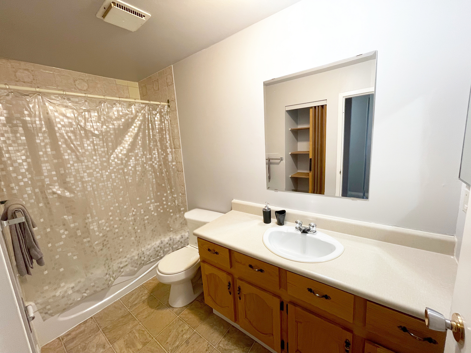 Sheraton Apartments - 2 Bedroom 1 Bath 5