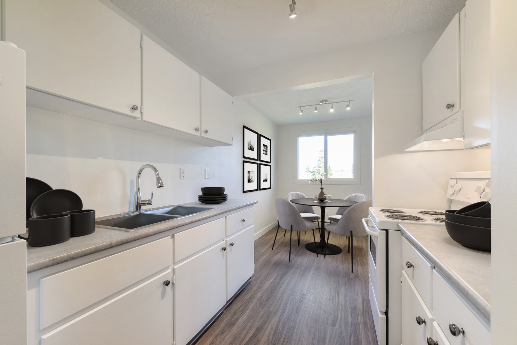 Kew Place - 2 Bedroom Basement Premium 5