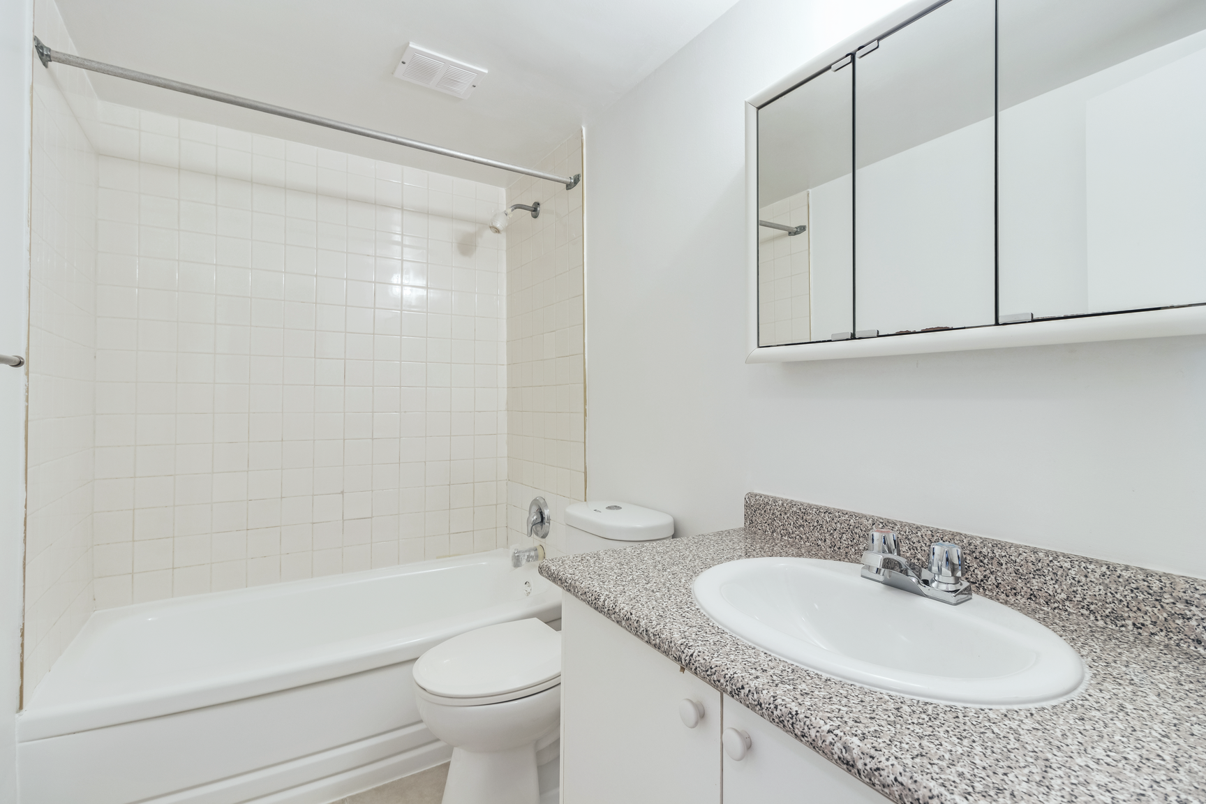 300 Eglinton Avenue East - 1 bedroom 2