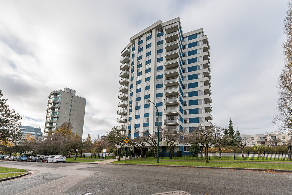 Park Towers - Vancouver Bachelor 3