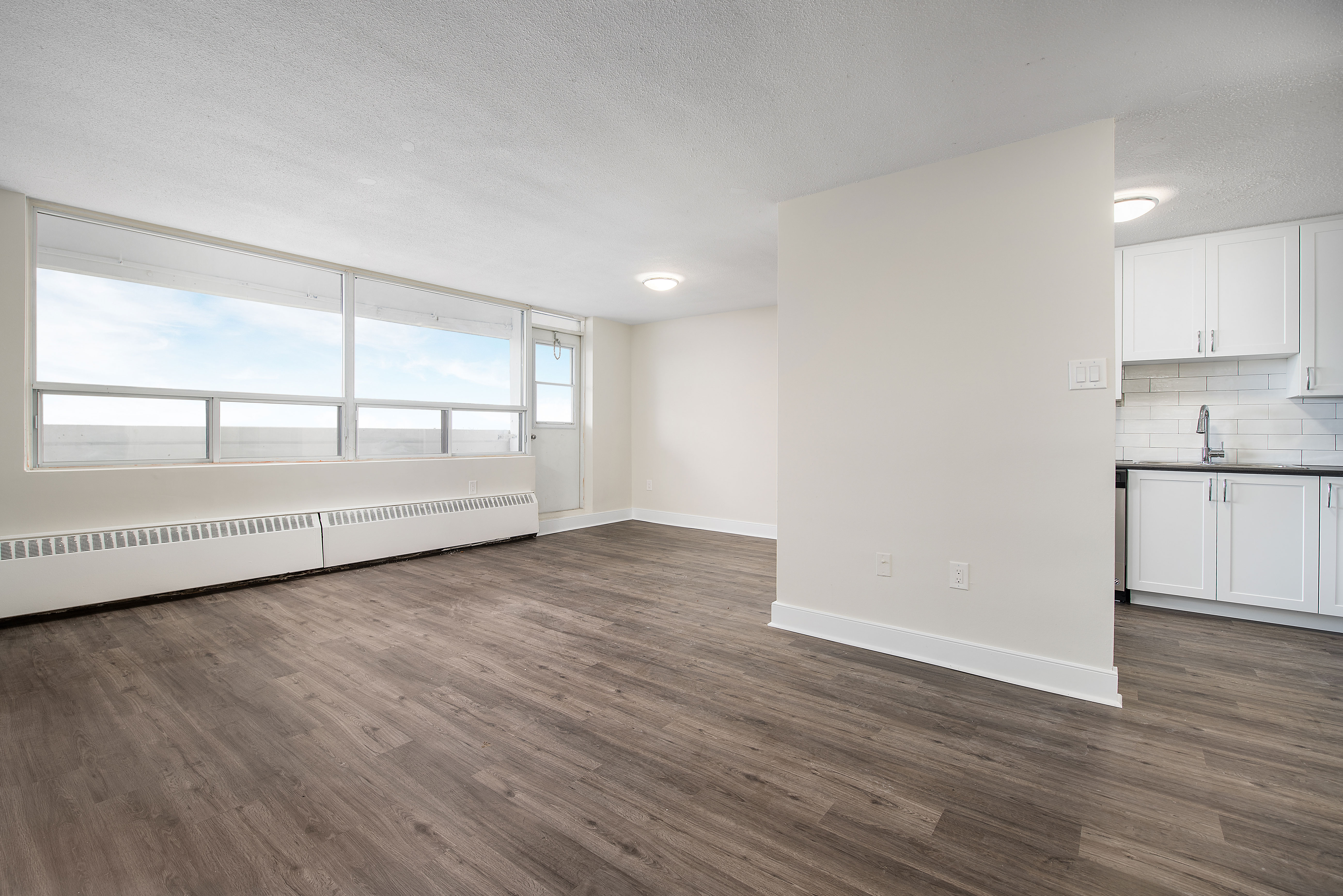 Riverside Tower - Etobicoke Studio (Bachelor) 5