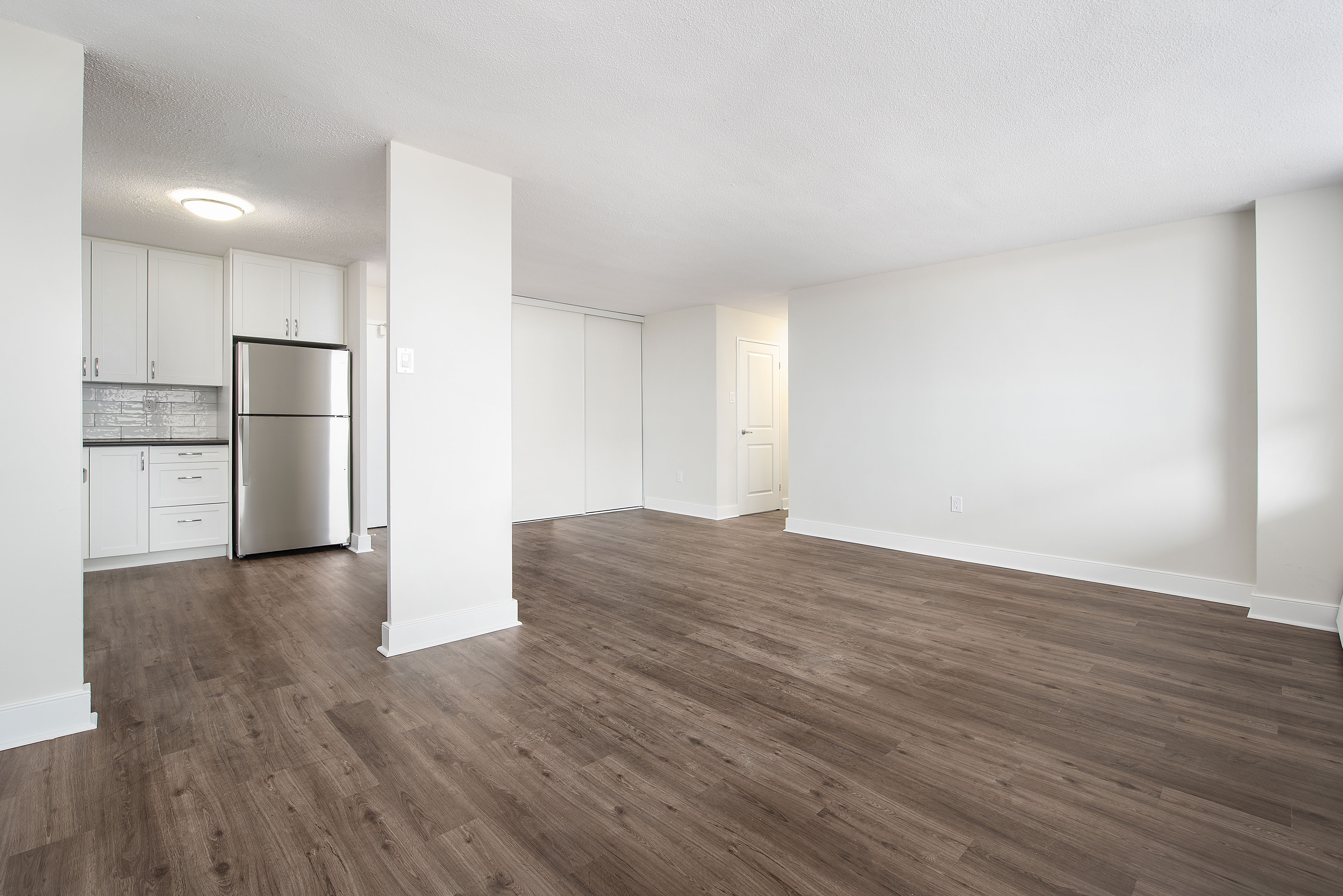 Riverside Tower - Etobicoke Studio (Bachelor) 4