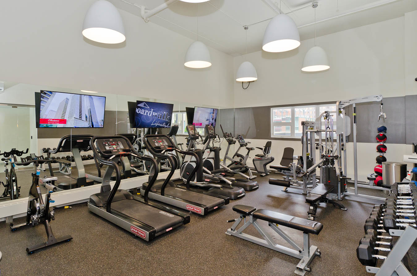 Chateau Apartments - Studio 2