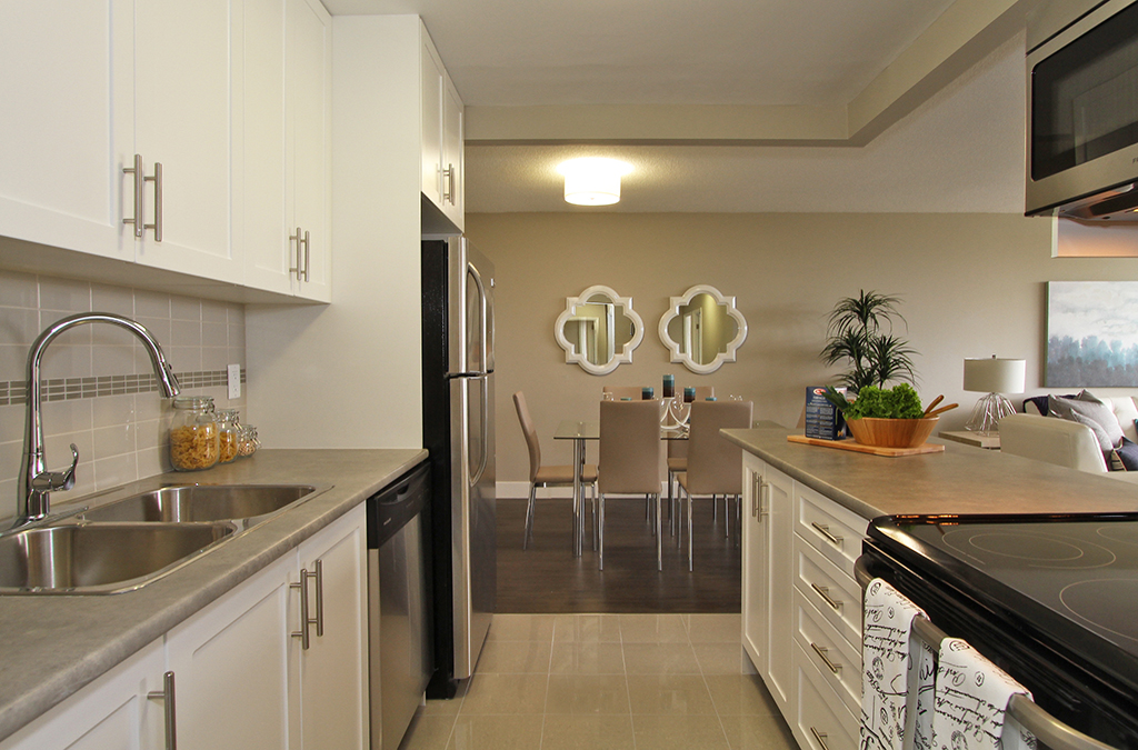 Lougheed Lodge - Burnaby 3 Bedrooms 4