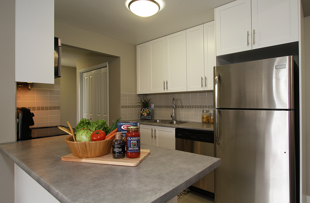 Lougheed Lodge - Burnaby 3 Bedrooms 3