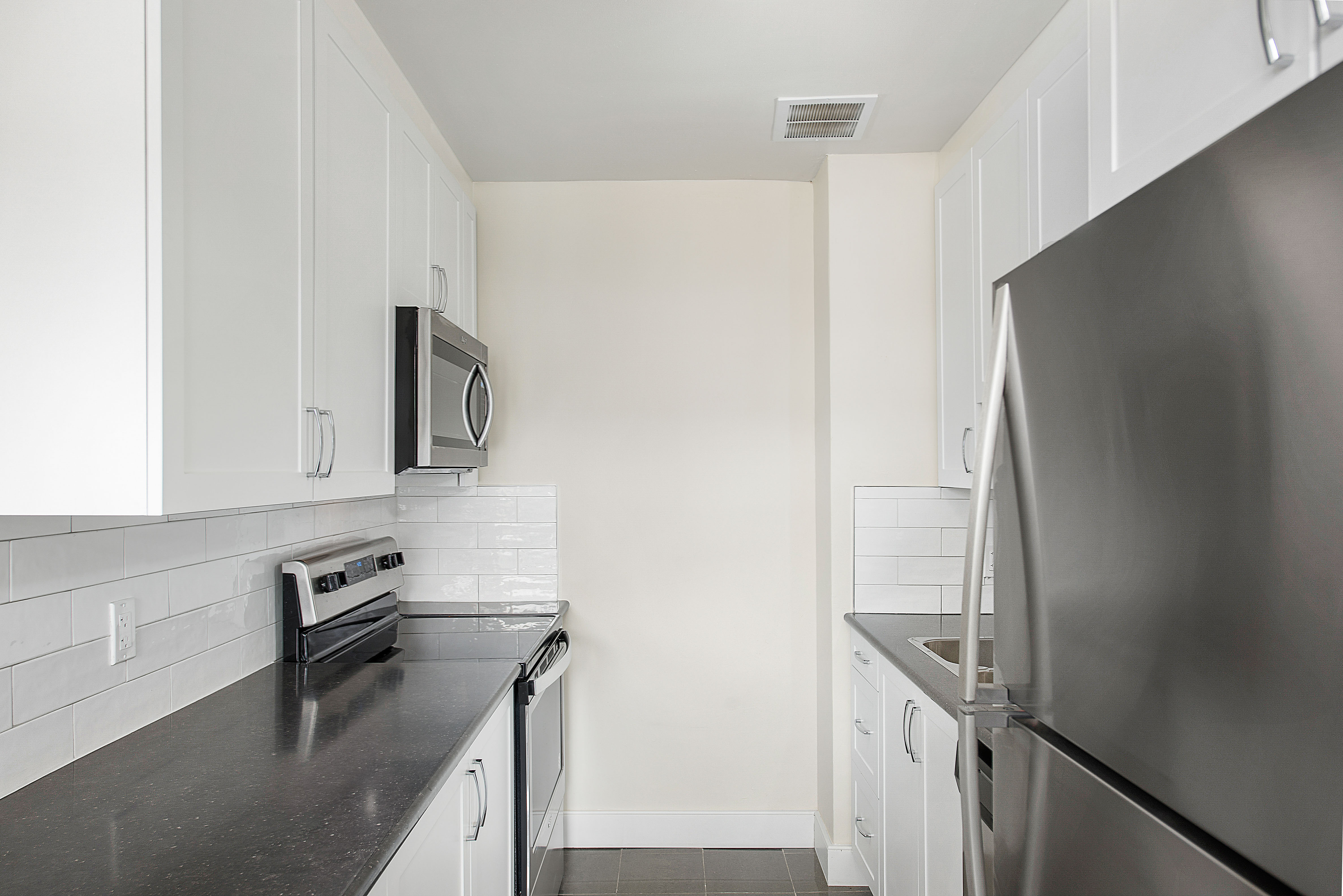 Bloor Street Apartments - Mississauga 3 Bedroom 2