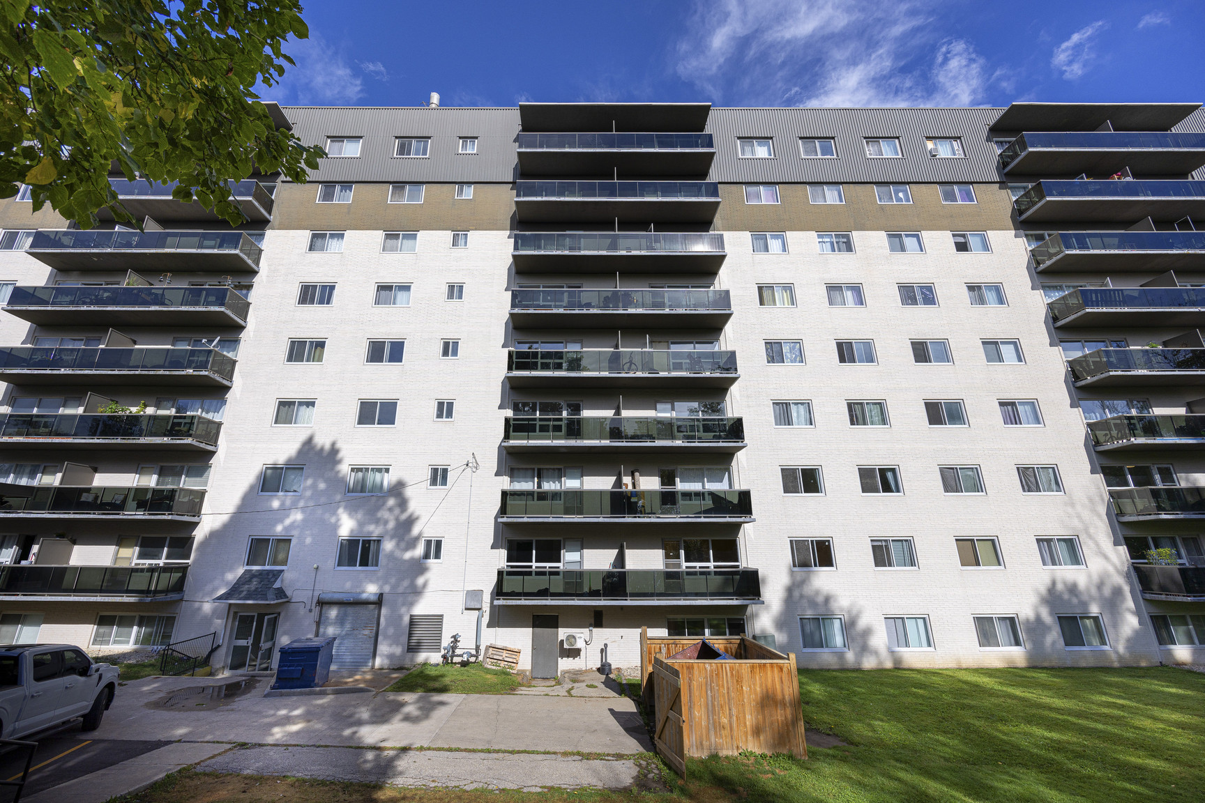 285 Erb St. W. - 1 Bedroom 4