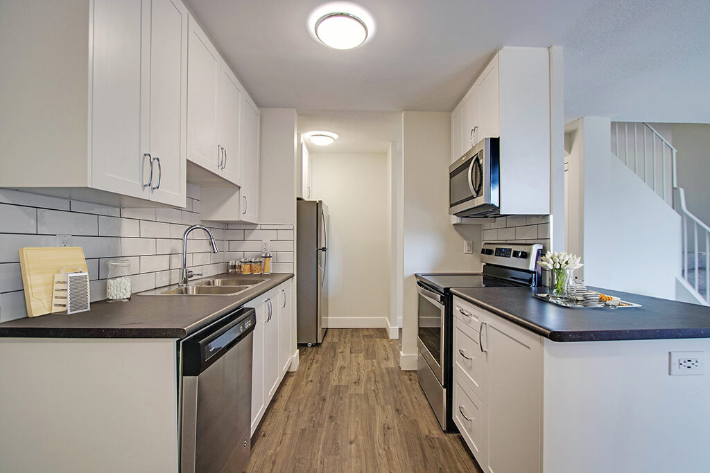 Westwood Abbey Apartments - Mississauga 3 Bedrooms 4
