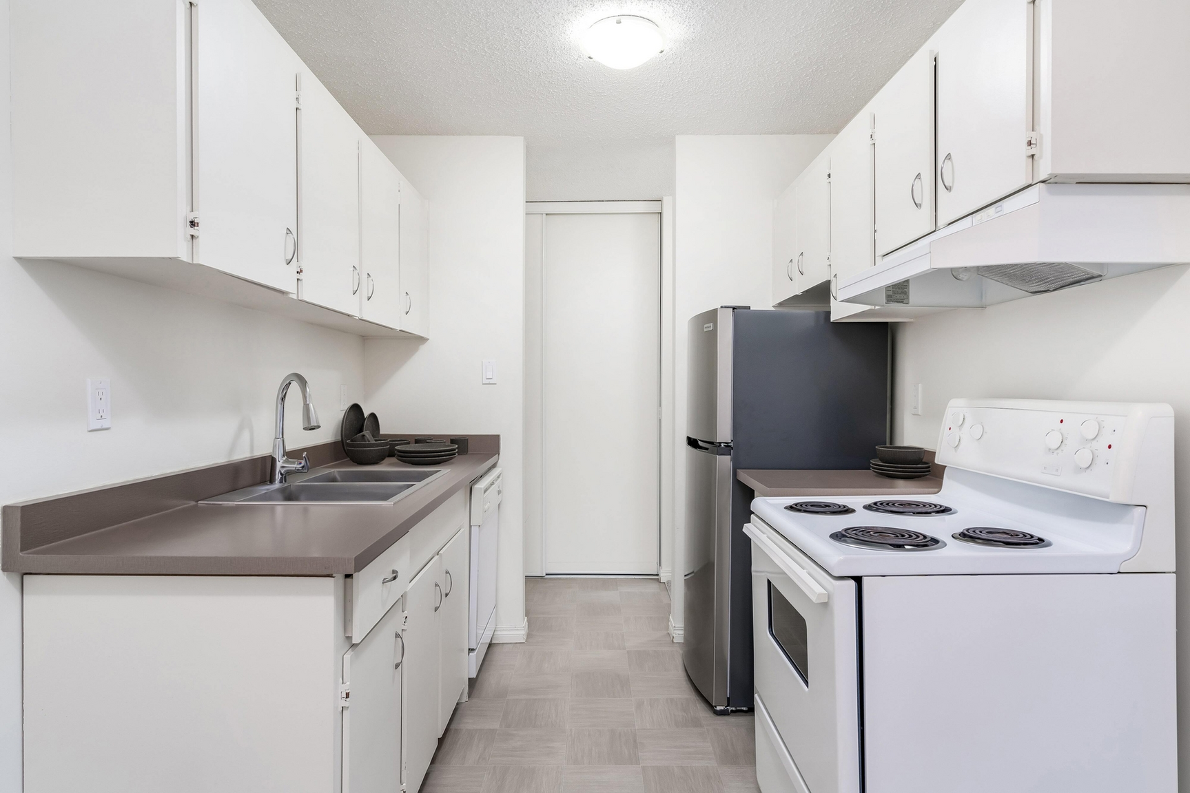 West Edmonton Court - 1 Bedroom 2